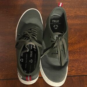 TRUE Men's Olive Green Sneakers - Golf